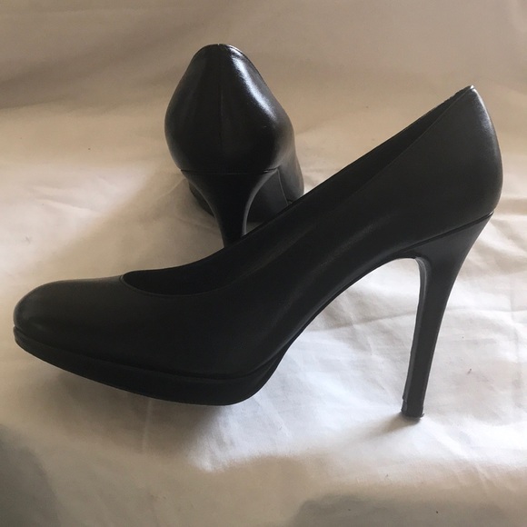 STUART WEITZMAN - Picture 7 of 11